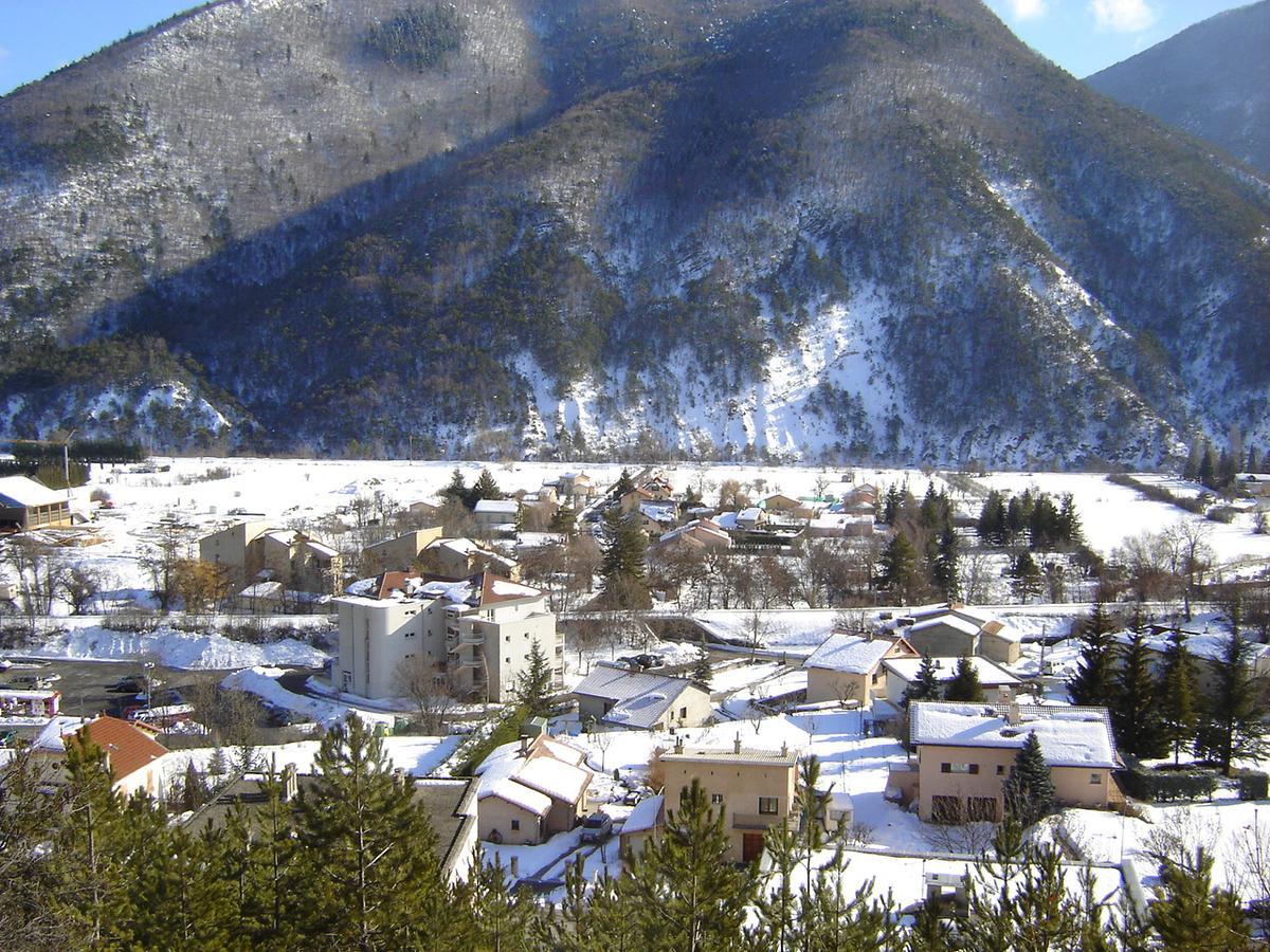 Au Vieux Tilleul Bed & Breakfast Veynes Bagian luar foto