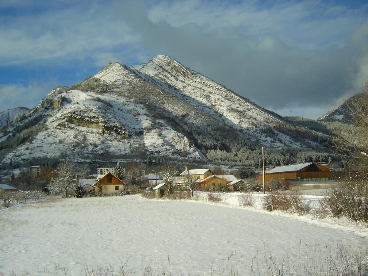 Au Vieux Tilleul Bed & Breakfast Veynes Bagian luar foto