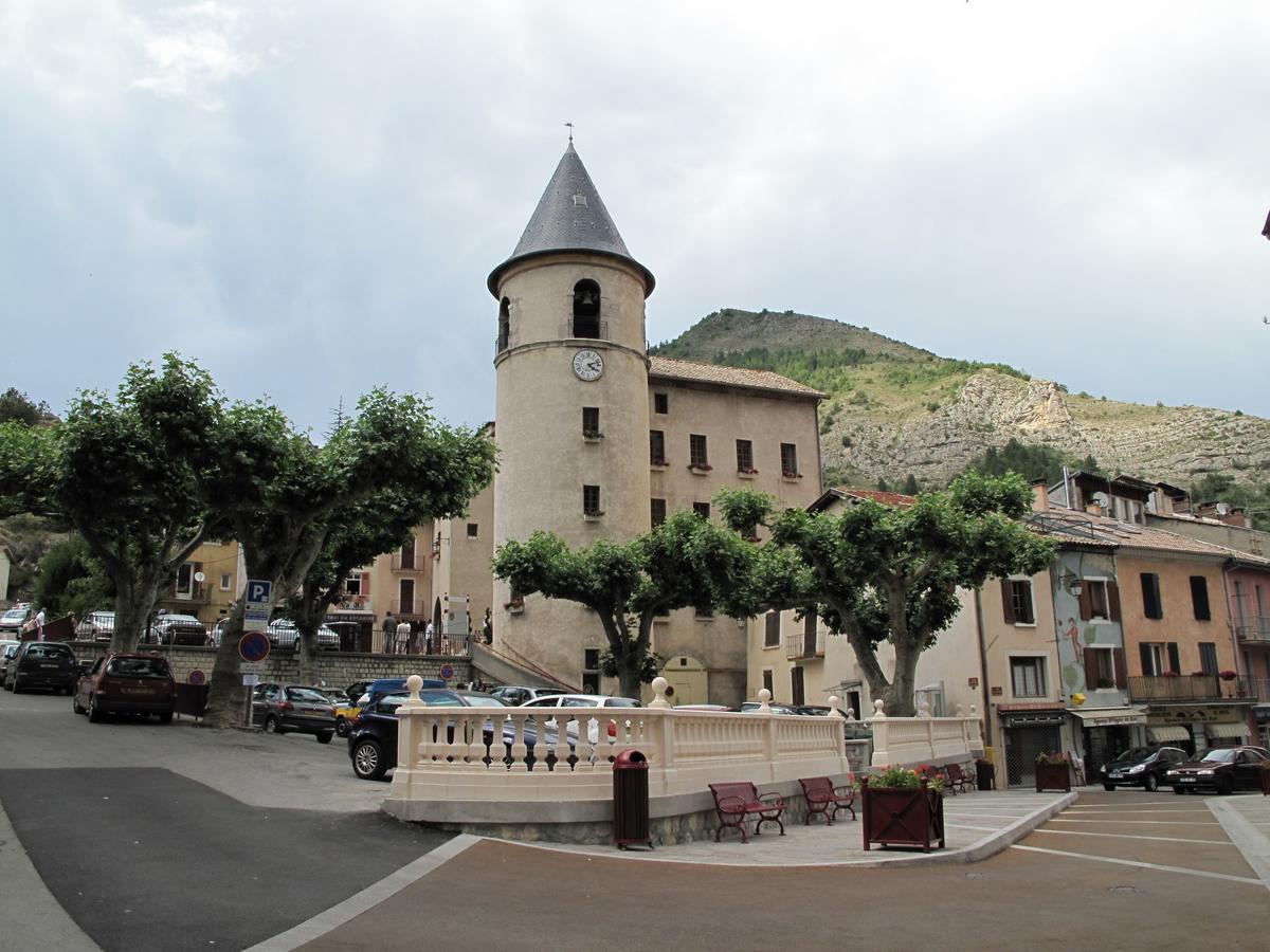 Au Vieux Tilleul Bed & Breakfast Veynes Bagian luar foto