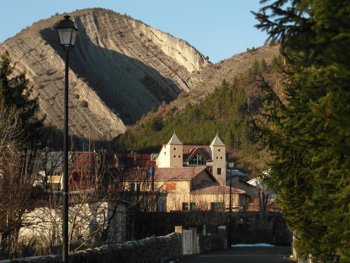 Au Vieux Tilleul Bed & Breakfast Veynes Bagian luar foto
