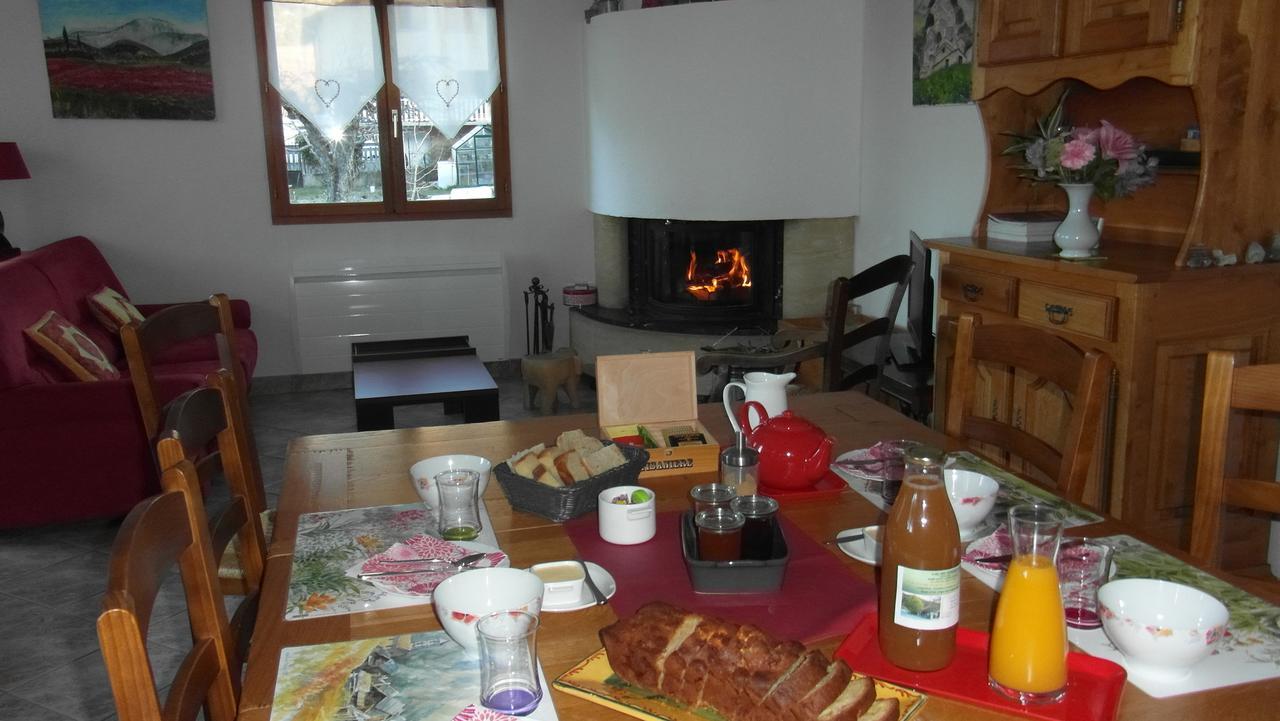 Au Vieux Tilleul Bed & Breakfast Veynes Bagian luar foto